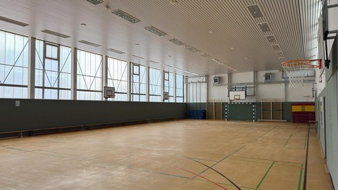 Saubere Turnhalle nach der Grundreinigung.